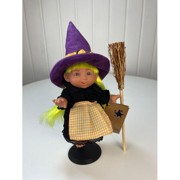Lamagik S.L. Пупс-мини Ведьмочка с желтыми волосами, в фиолетовой шляпе 18 см
