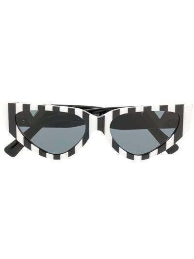 Valentino Eyewear солнцезащитные очки Rockstud в оправе 'кошачий глаз'