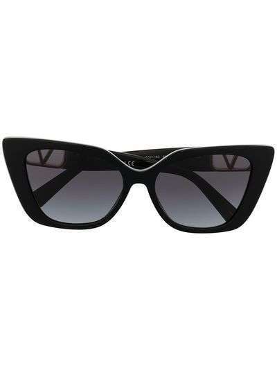 Valentino Eyewear солнцезащитные очки в оправе 'кошачий глаз' с логотипом VLogo