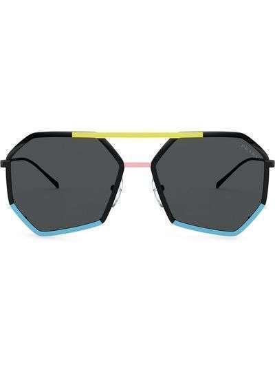 Prada Eyewear солнцезащитные очки в семиугольной оправе с тисненым логотипом