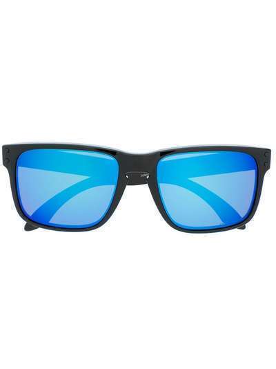 Oakley солнцезащитные очки с затемненными линзами