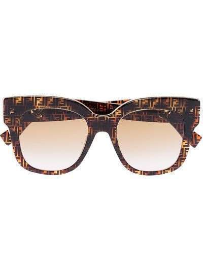 Fendi Eyewear солнцезащитные очки в массивной оправе с узором FF