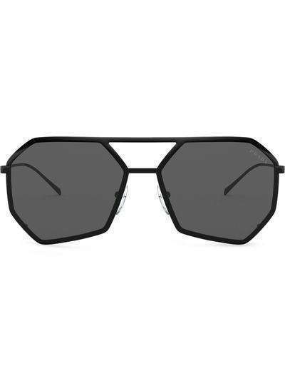 Prada Eyewear солнцезащитные очки в семиугольной оправе с тисненым логотипом