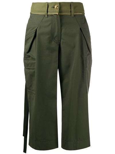 Sacai укороченные брюки с карманами карго