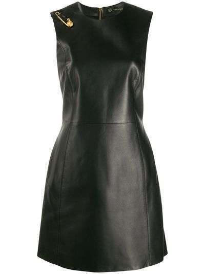 Versace платье без рукавов с декоративной булавкой