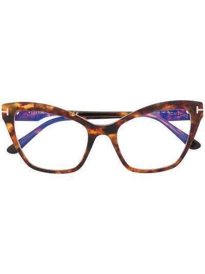 Tom Ford Eyewear очки в оправе 'кошачий глаз' черепаховой расцветки TF5601B
