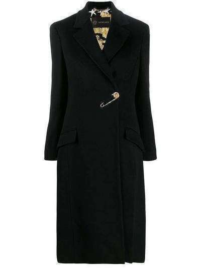 Versace пальто с принтом Barroco и декоративной булавкой A83409A230456