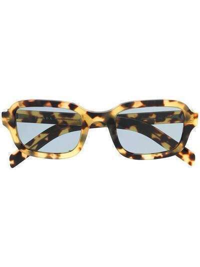 Prada Eyewear солнцезащитные очки с затемненными линзами 0PR11XS7S03C251