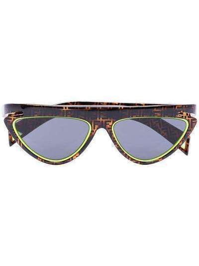 Fendi Eyewear солнцезащитные очки в оправе 'кошачий глаз' с монограммой 202690HJV55IR