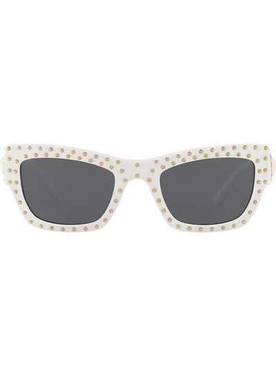 Versace Eyewear солнцезащитные очки в оправе 'кошачий глаз' с заклепками VE435840187