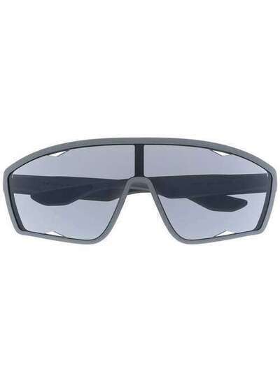 Prada Eyewear солнцезащитные очки в массивной оправе 0PS09US4495L040