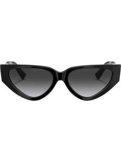 Valentino Eyewear солнцезащитные очки в оправе 'кошачий глаз' с логотипом VLogo VA406350018G
