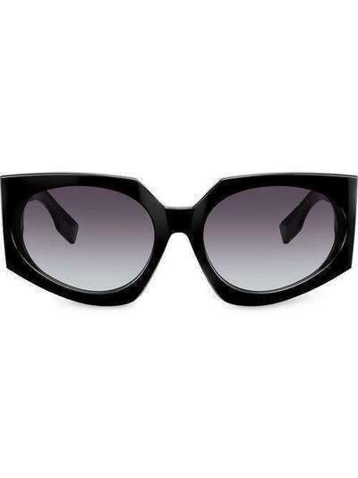 Burberry Eyewear солнцезащитные очки в массивной оправе BE430630018G