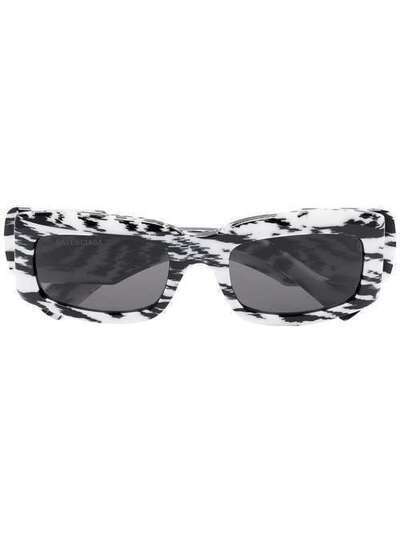 Balenciaga Eyewear солнцезащитные очки с зебровым принтом BB0071S005
