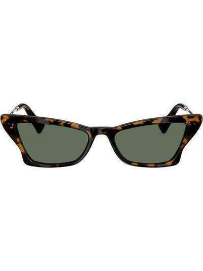 Valentino Eyewear солнцезащитные очки в оправе 'кошачий глаз' VA4062500271