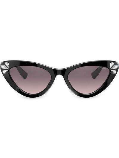 Miu Miu Eyewear солнцезащитные очки в оправе 'кошачий глаз' со стразами MU01VS152146