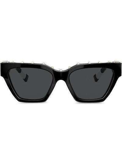 Valentino Eyewear солнцезащитные очки в квадратной оправе с заклепками VA4046515387