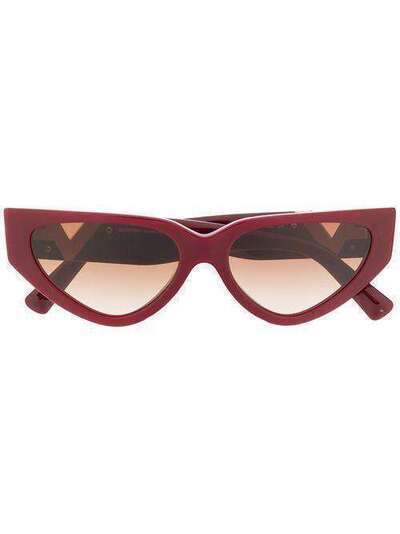 Valentino Eyewear солнцезащитные очки Rockstud в оправе 'кошачий глаз' 0VA406351391354