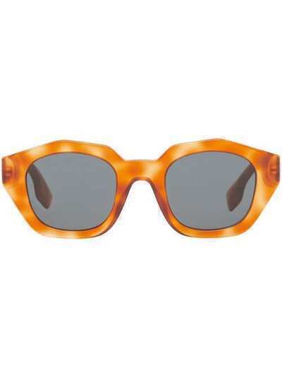 Burberry Eyewear солнцезащитные очки в оправе геометричной формы 4080481