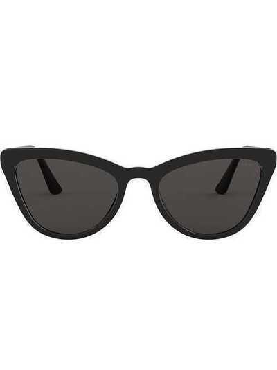 Prada Eyewear солнцезащитные очки в оправе "кошачий глаз" PR01VS1AB5S0