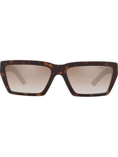 Prada Eyewear солнцезащитные очки Disguise в прямоугольной оправе PR04VS2AU4P0