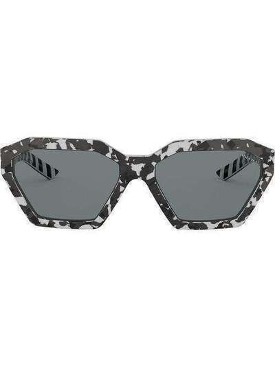 Prada Eyewear солнцезащитные очки Disguise PR03VS4433C2