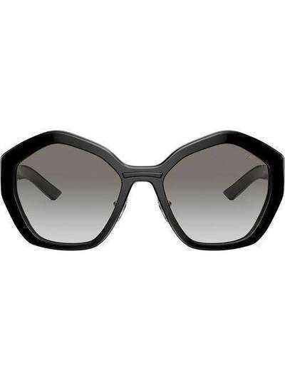 Prada Eyewear солнцезащитные очки в массивной геометричной оправе PR08XS1AB0A7