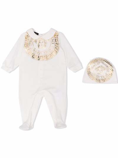 Versace Kids комплект из пижамы и шапки с принтом Greca