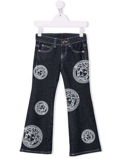 Versace Kids расклешенные джинсы с принтом Amplified Medusa