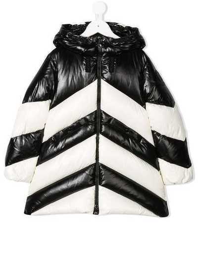 Moncler Kids пуховик с узором шеврон 493040568950