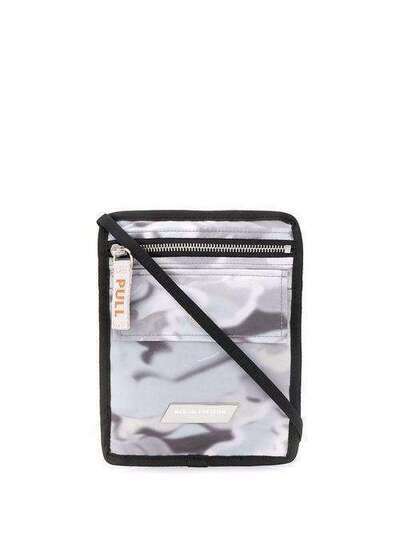 Heron Preston сумка-мессенджер с камуфляжным принтом HMNA015S209440078800