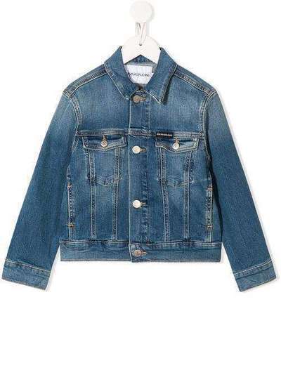 Calvin Klein Kids джинсовая куртка с вышитым логотипом IB0IB00422