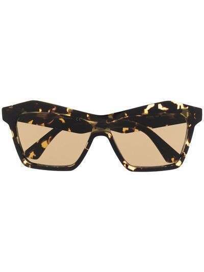 Bottega Veneta Eyewear солнцезащитные очки BV1093 в оправе 'кошачий глаз'