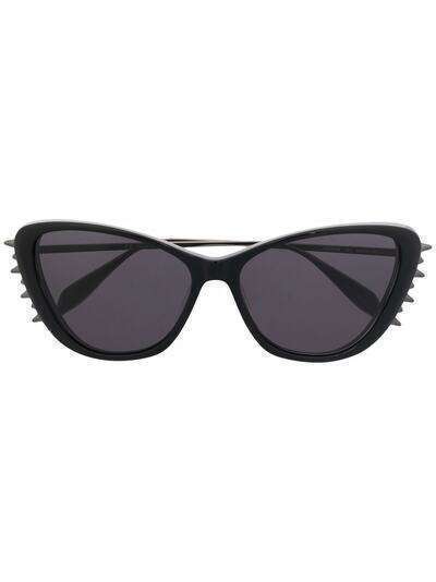 Alexander McQueen Eyewear солнцезащитные очки с заклепками-шипами