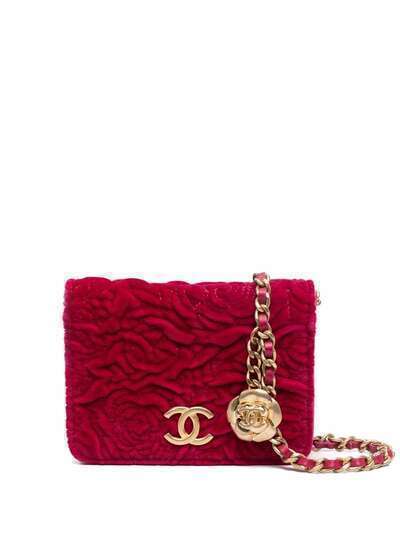 Chanel Pre-Owned мини-сумка через плечо с тиснением Camélia