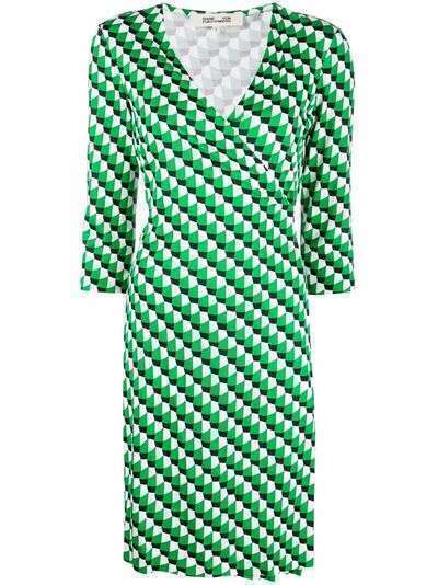 DVF Diane von Furstenberg шелковое платье New Julian с геометричным принтом