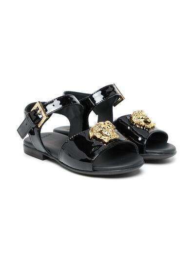 Versace Kids лакированные сандалии с логотипом Medusa