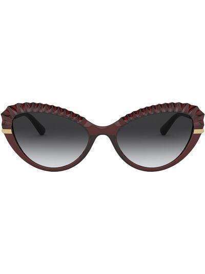 Dolce & Gabbana Eyewear солнцезащитные очки в фактурной оправе 'кошачий глаз'