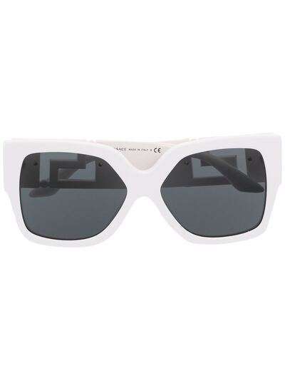 Versace Eyewear солнцезащитные очки в квадратной оправе с логотипом