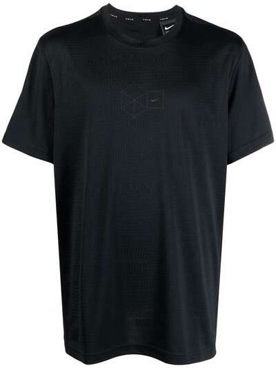 Nike футболка Tech Pack с геометричным принтом