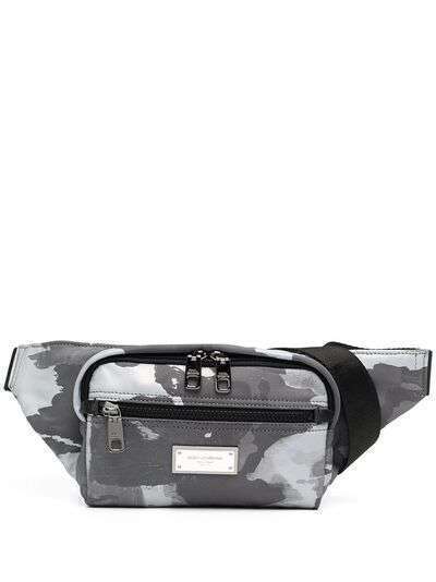 Dolce & Gabbana поясная сумка с камуфляжным принтом и логотипом