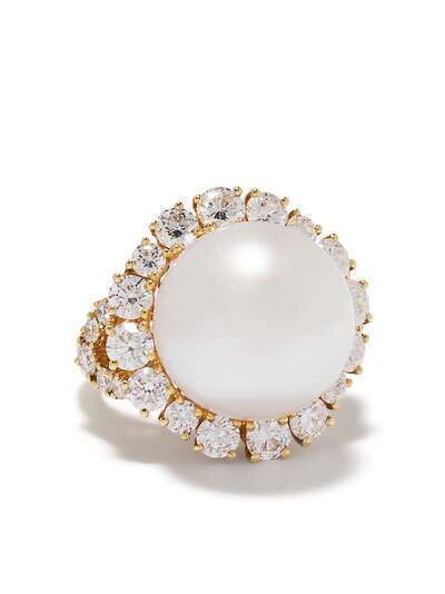 Yoko London кольцо Aurelia из желтого золота с бриллиантами и жемчугом