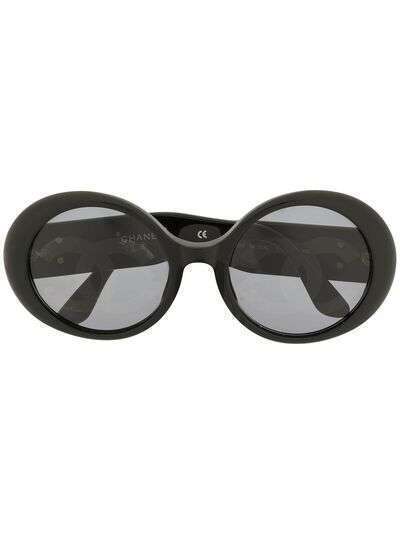 Chanel Pre-Owned солнцезащитные очки Jackie в круглой оправе с логотипом CC