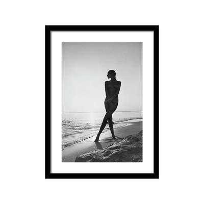 Marisa Berenson At A Beach Постер