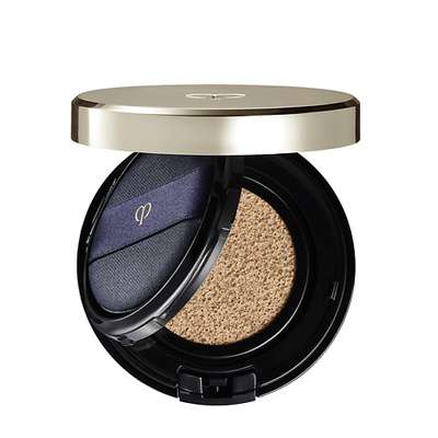 CLÉ DE PEAU BEAUTÉ Тональный кушон с эффектом сияния